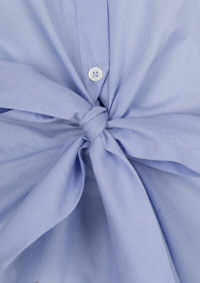 Hemdbluse "Ros" mit Knoteneffekt in Baumwolle – Blau – Bild 3