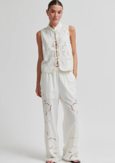 Bluse "Vilea" mit Lochstickerei - Cremeweiß – Bild 4