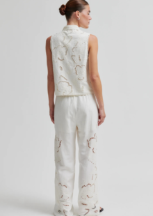Bluse "Vilea" mit Lochstickerei - Cremeweiß – Bild 5