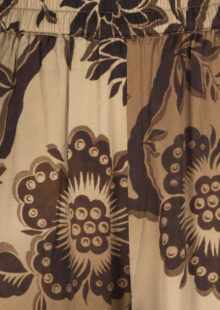 Hose mit Blumenmuster - Braun – Bild 3