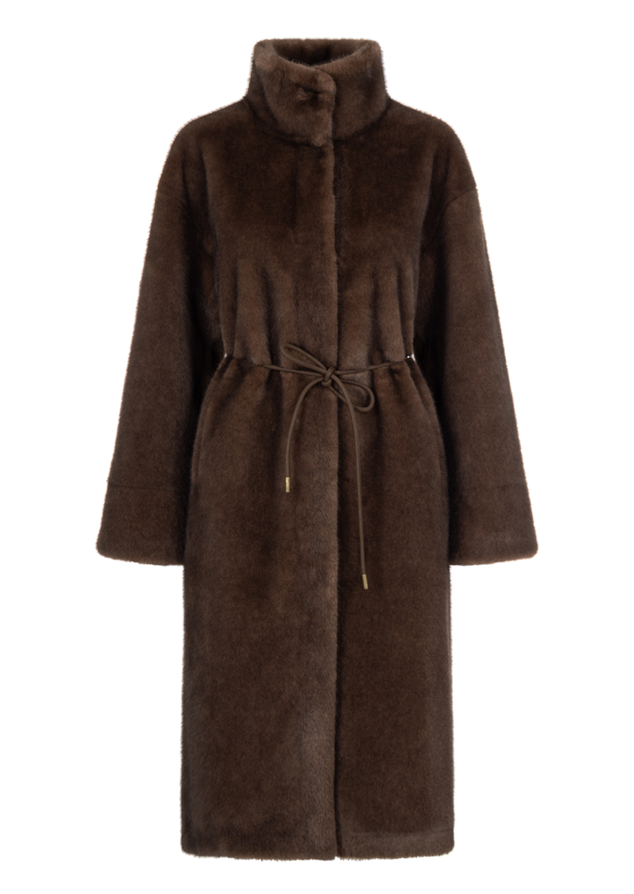39291_choco-6-studio-ar-mantel-fake-fur-braun (2) Fake-Fur-Wendemantel „Freja“ – Braun – Bild 1