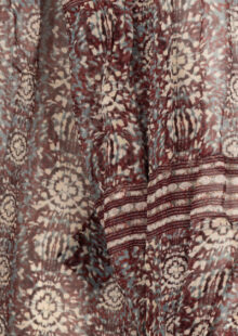 Bluse "Denna" aus Viskose - Bordeauxrot/Multi – Bild 3