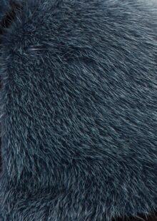 Kappe mit Fell-Besatz in Blau – Bild 2