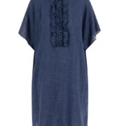 model-robert-friedman-kleid-leinen-rüschen-blau